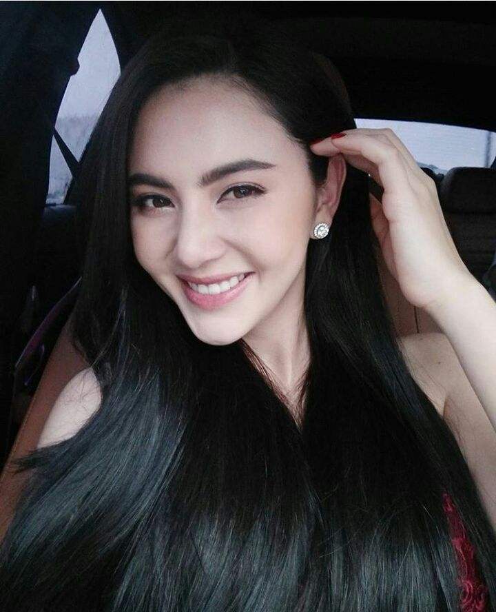 泰党总理提名人素妲叻女士（汉名“陈慧兰”）