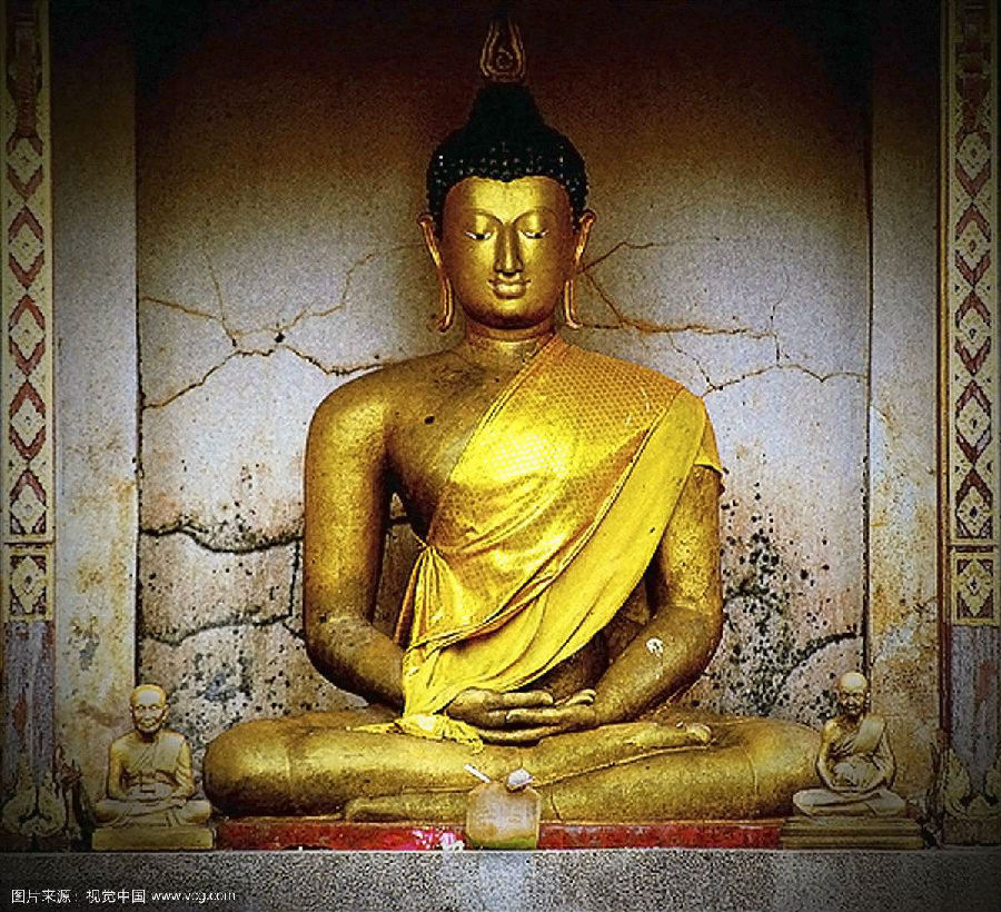 泰国曼谷坤平佛的泰文发音是PHRA