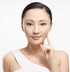 皮肤爱出油的原因 护肤达人教你如何改善“大油田”