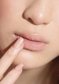 让你自然清爽一整夏，四款实用裸妆。