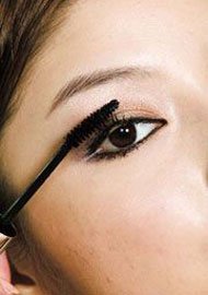 让你自然清爽一整夏，四款实用裸妆。